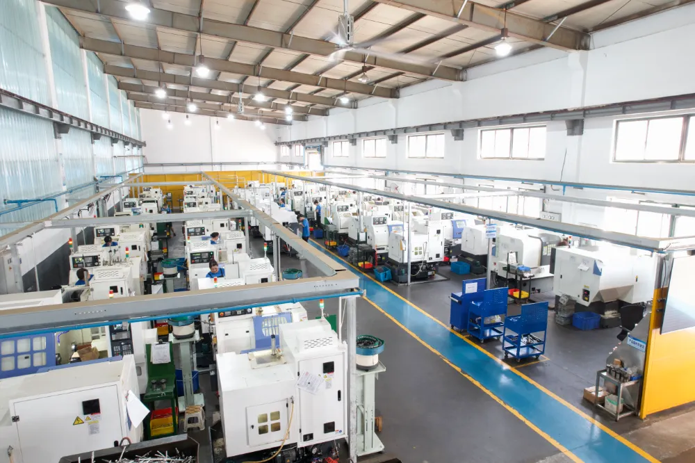 Usinage CNC automatis&eacute; dans l&rsquo;usine de Deli-Newdexin pour des fixations en acier inoxydable de haute qualit&eacute;.